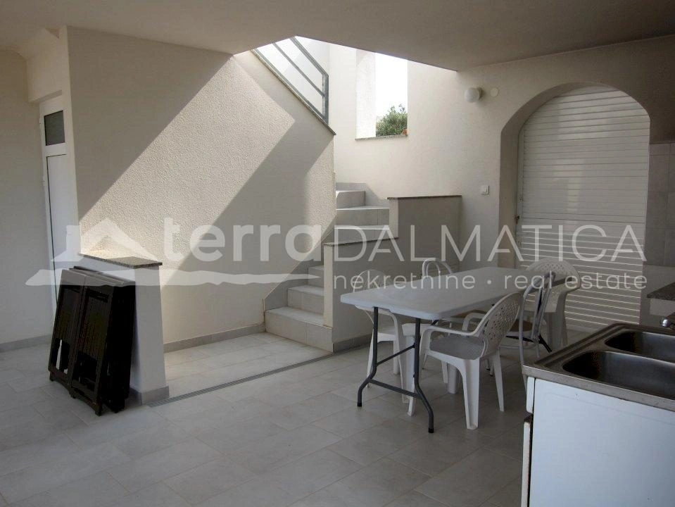 Zirje, ein schönes Haus mit Blick auf das Meer