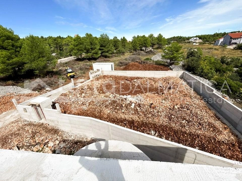 Umgebung von Sibenik, Bilice, Haus mit Pool in ruhiger Lage