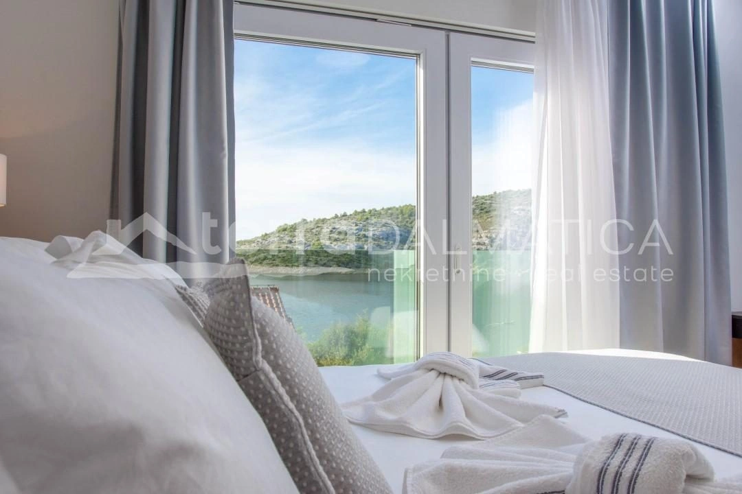 Umgebung von Rogoznica, Villa in außergewöhnlicher Lage