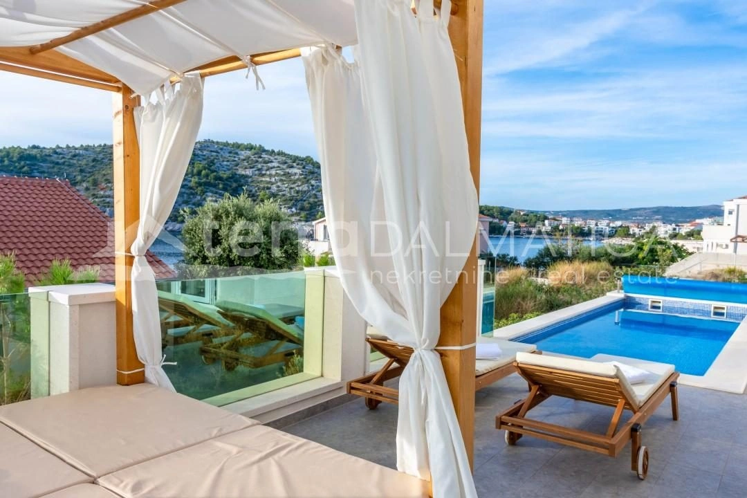 Umgebung von Rogoznica, Villa in außergewöhnlicher Lage