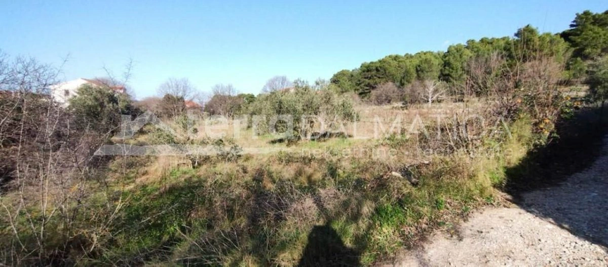Insel Zlarin, Grundstück mit Baugenehmigung im Stadtzentrum