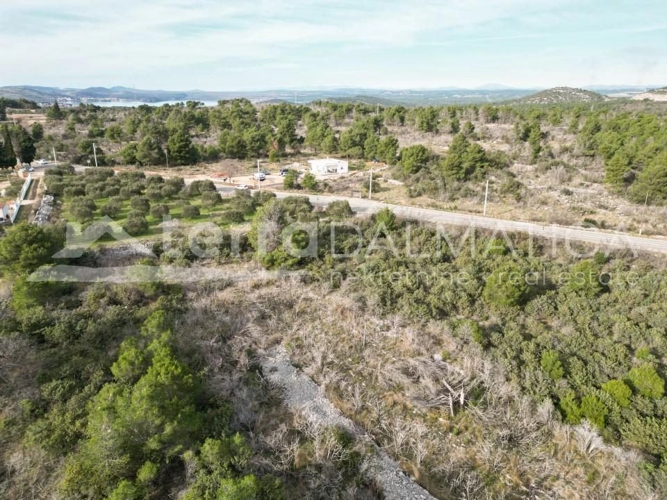 Šibenik okolica, Bilice, investicijsko zemljište površine 14900m2