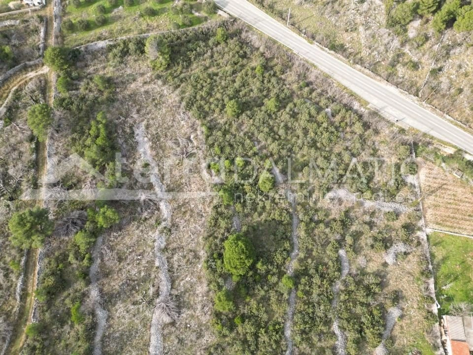 Sibenik-Gebiet, Bilice, Investitionsgrundstück von 14900 m2