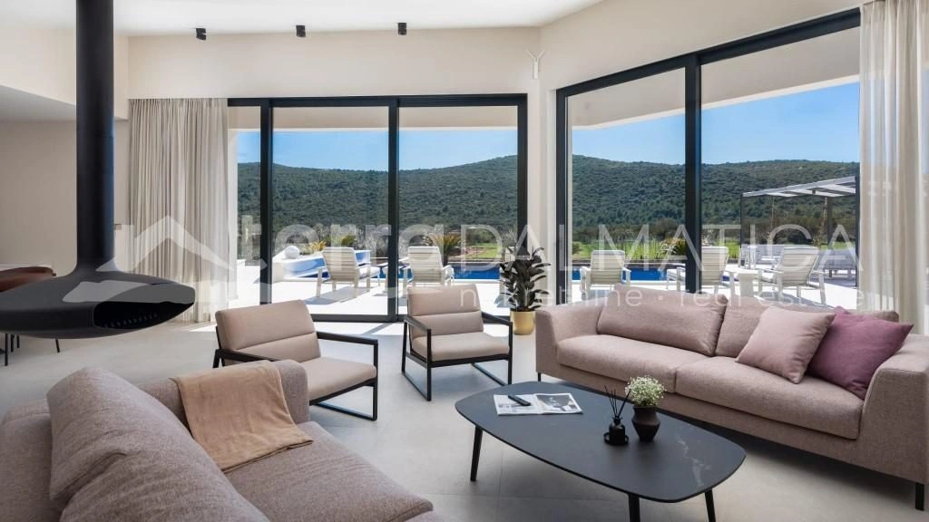 Trogir, Marina neu gebaute Luxusvilla