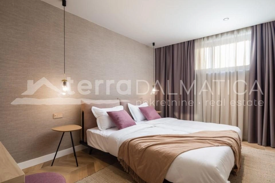 Trogir, Marina neu gebaute Luxusvilla