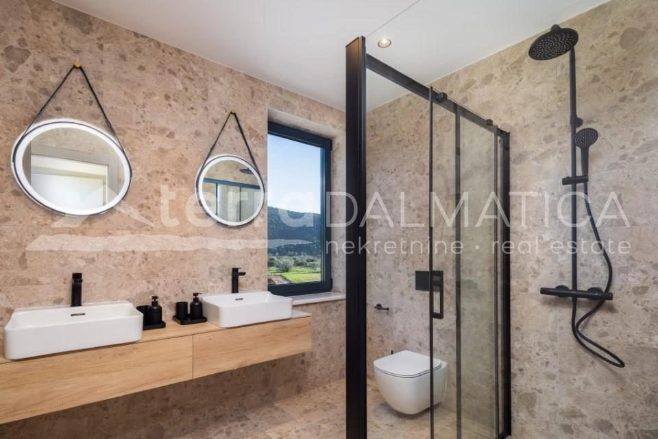 Trogir, Marina neu gebaute Luxusvilla