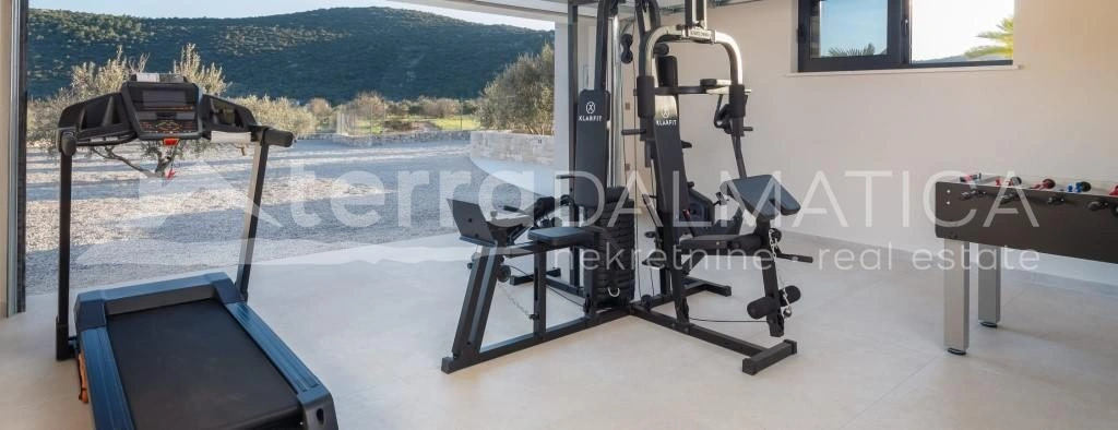 Trogir, Marina neu gebaute Luxusvilla