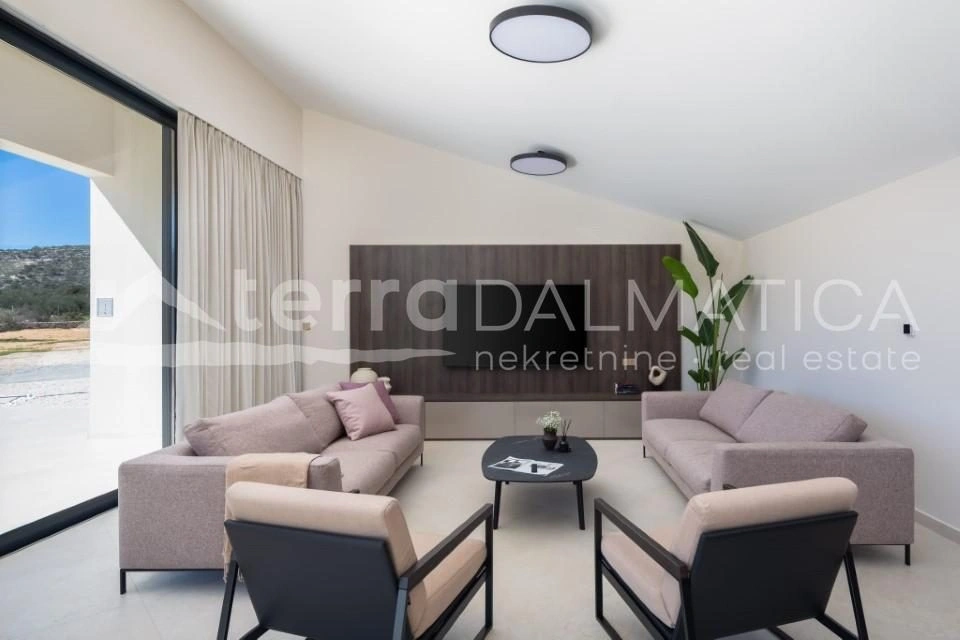 Trogir, Marina neu gebaute Luxusvilla