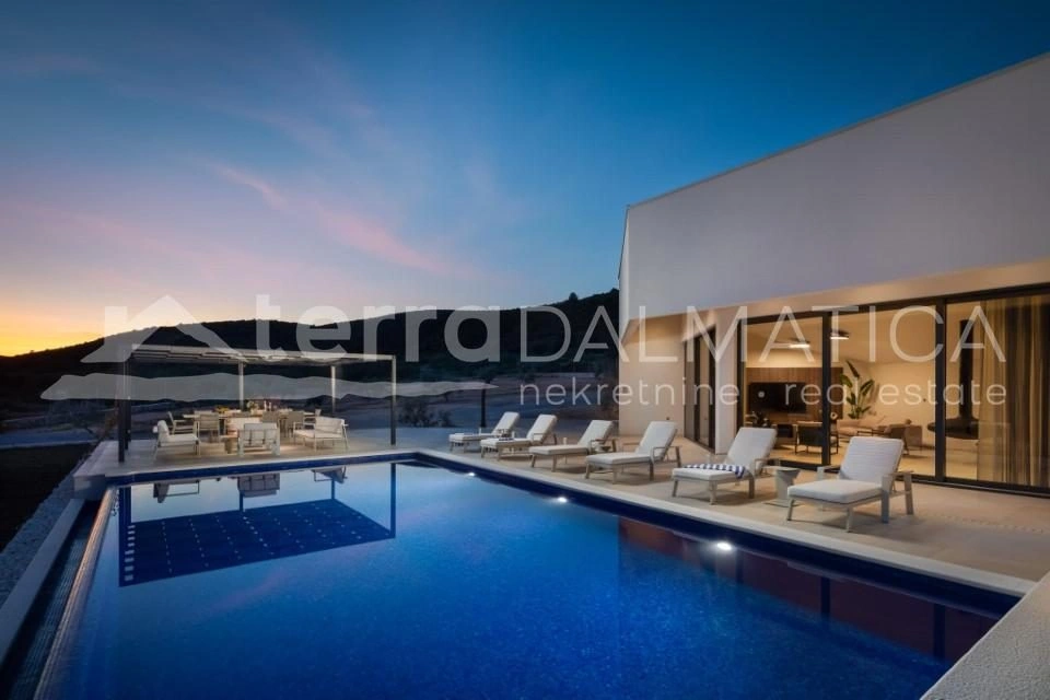 Trogir, Marina neu gebaute Luxusvilla