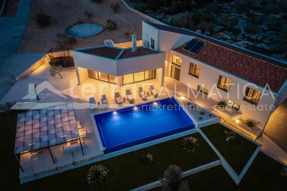 Trogir, Marina neu gebaute Luxusvilla