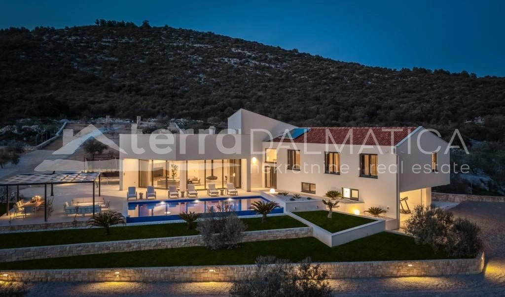 Trogir, Marina neu gebaute Luxusvilla