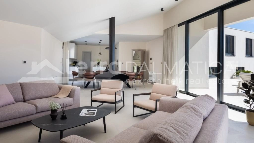 Trogir, Marina neu gebaute Luxusvilla