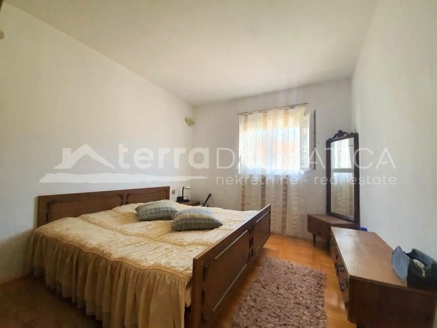 Tisno, Haus im alten Stadtzentrum