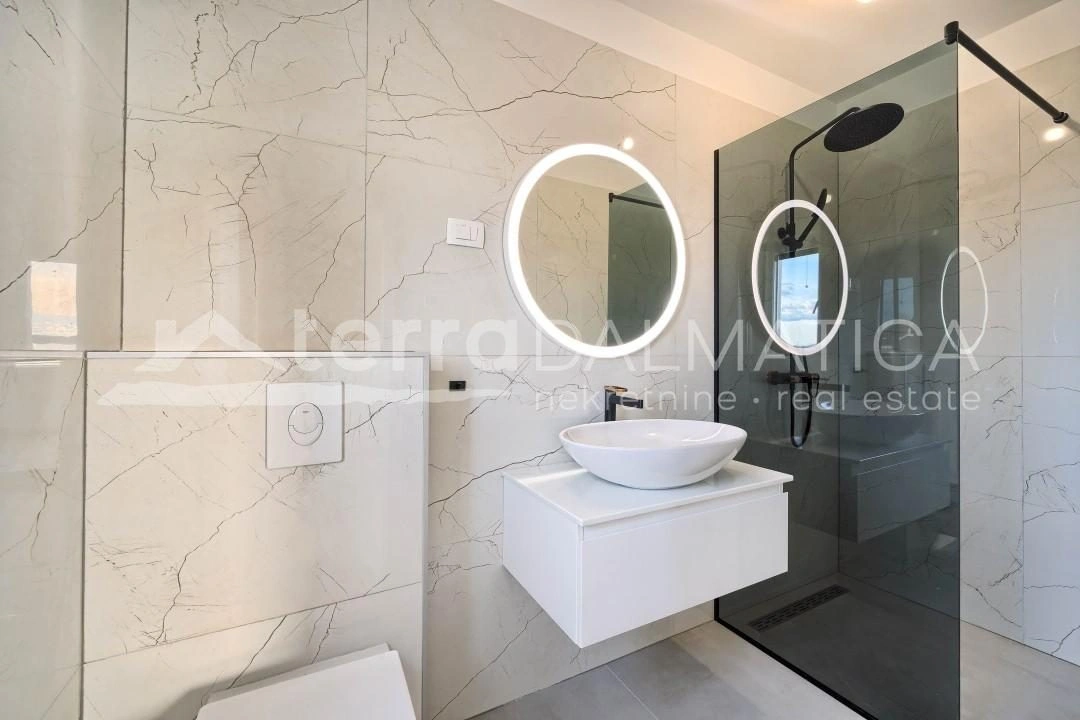 Brodarica, Sibenik - Luxusapartment mit 4 Schlafzimmern und Meerblick