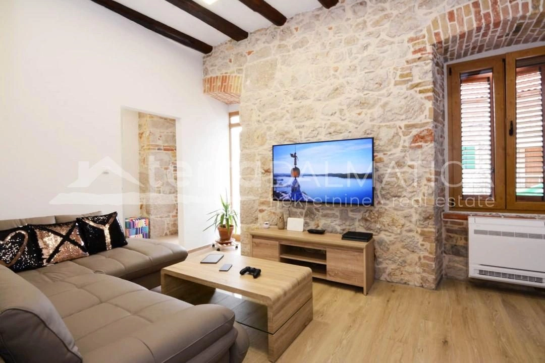 Sibenik, große Wohnung im Stadtzentrum mit Parkplatz