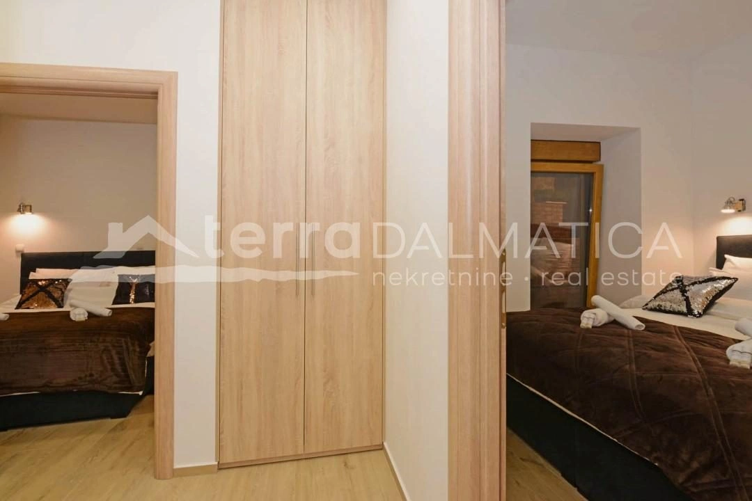 Sibenik, große Wohnung im Stadtzentrum mit Parkplatz