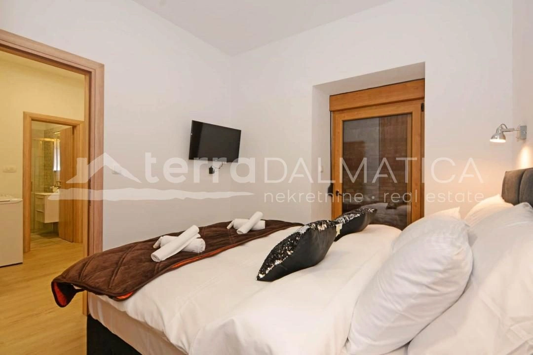 Sibenik, große Wohnung im Stadtzentrum mit Parkplatz