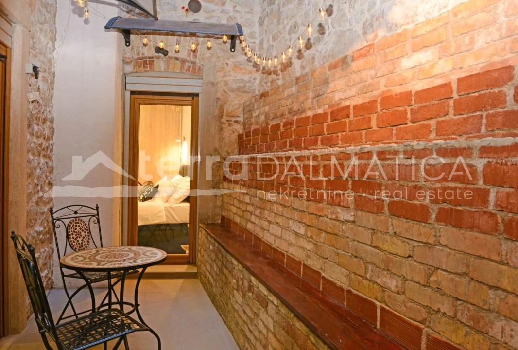 Sibenik, große Wohnung im Stadtzentrum mit Parkplatz