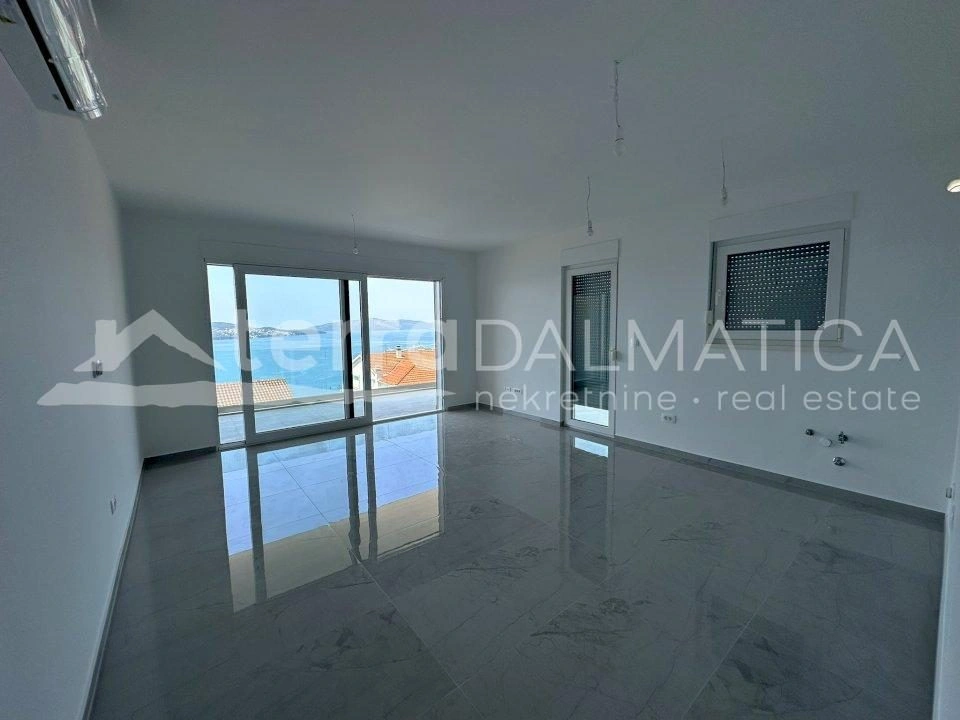 Umgebung von Trogir, Ciovo, Apartment mit zwei Schlafzimmern und Dachterrasse