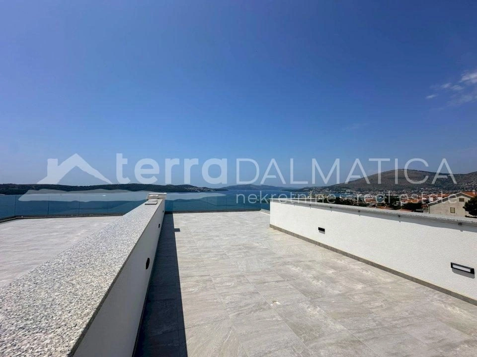 Umgebung von Trogir, Ciovo, Apartment mit zwei Schlafzimmern und Dachterrasse