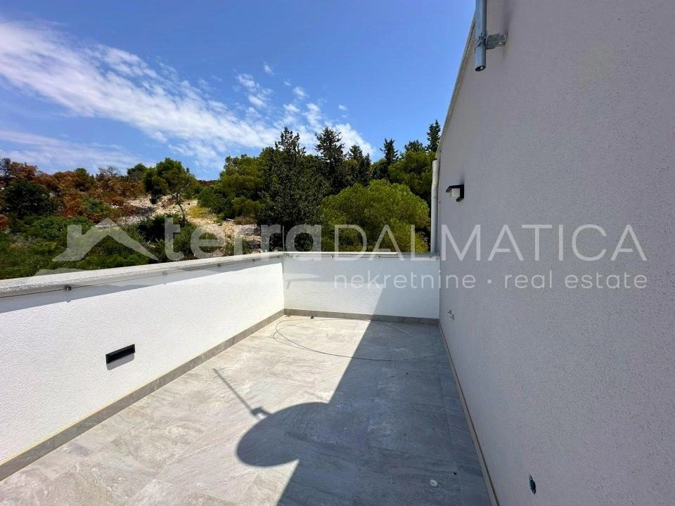 Umgebung von Trogir, Ciovo, Apartment mit zwei Schlafzimmern und Dachterrasse