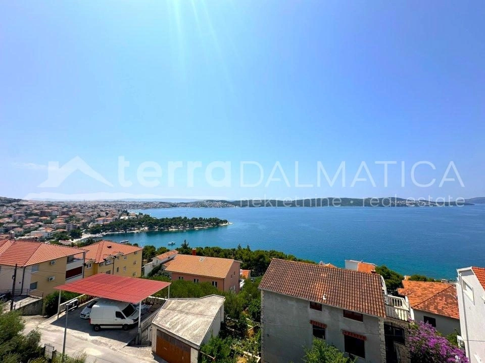 Umgebung von Trogir, Ciovo, Apartment mit zwei Schlafzimmern und Dachterrasse