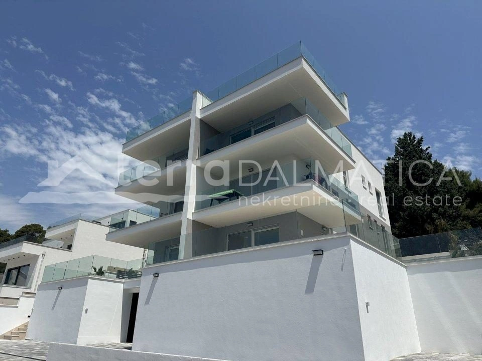 Umgebung von Trogir, Ciovo, Apartment mit zwei Schlafzimmern und Dachterrasse