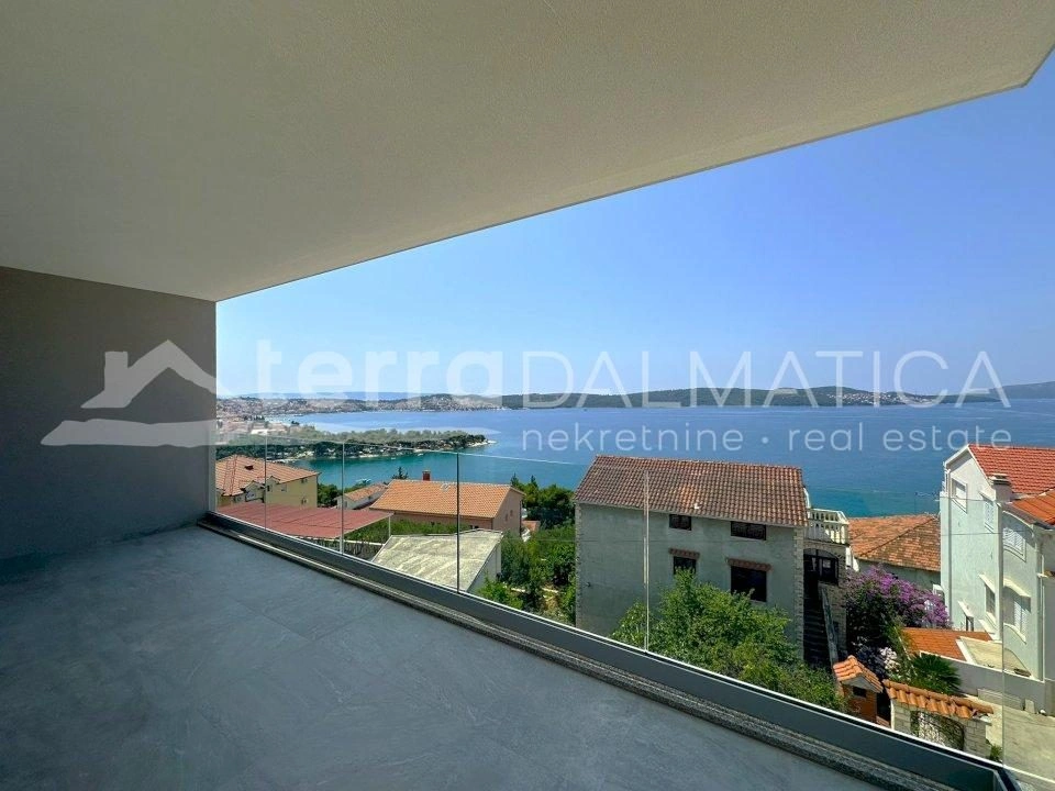 Umgebung von Trogir, Ciovo, Apartment mit zwei Schlafzimmern und Dachterrasse