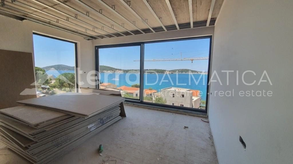 Rogoznica, Villa mit Garage, Swimmingpool und offenem Meerblick