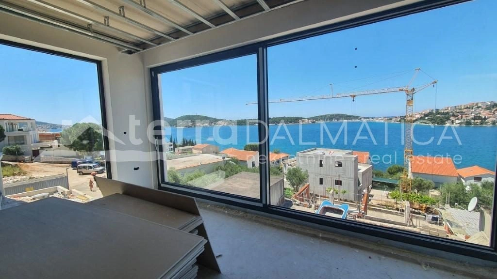 Rogoznica, Villa mit Garage, Swimmingpool und offenem Meerblick