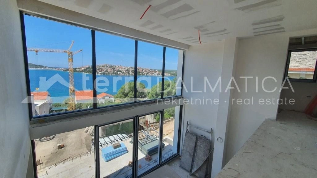 Rogoznica, Villa mit Garage, Swimmingpool und offenem Meerblick