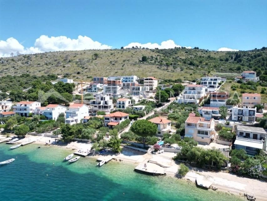 Rogoznica, Villa mit Garage, Swimmingpool und offenem Meerblick