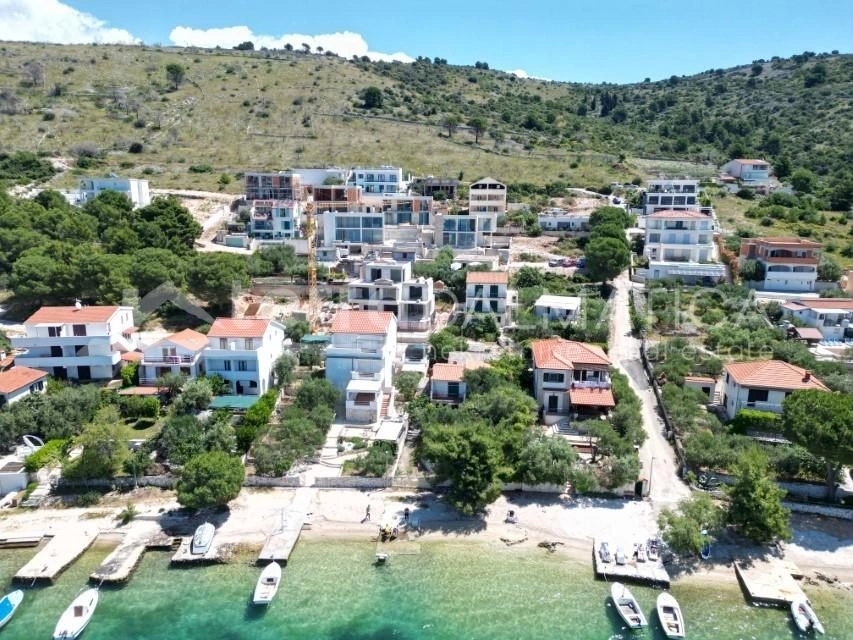 Rogoznica, Villa mit Garage, Swimmingpool und offenem Meerblick