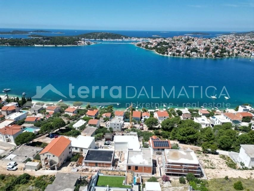 Rogoznica, vila u novoizgrađenom naselju s pogledom na more