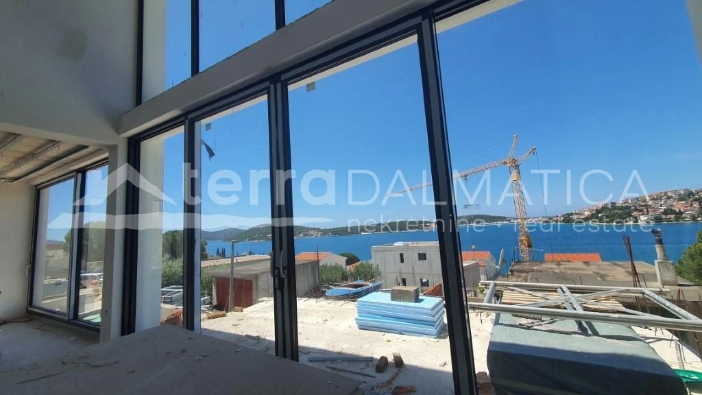 Rogoznica, eine Villa in einer neu erbauten Siedlung mit Meerblick