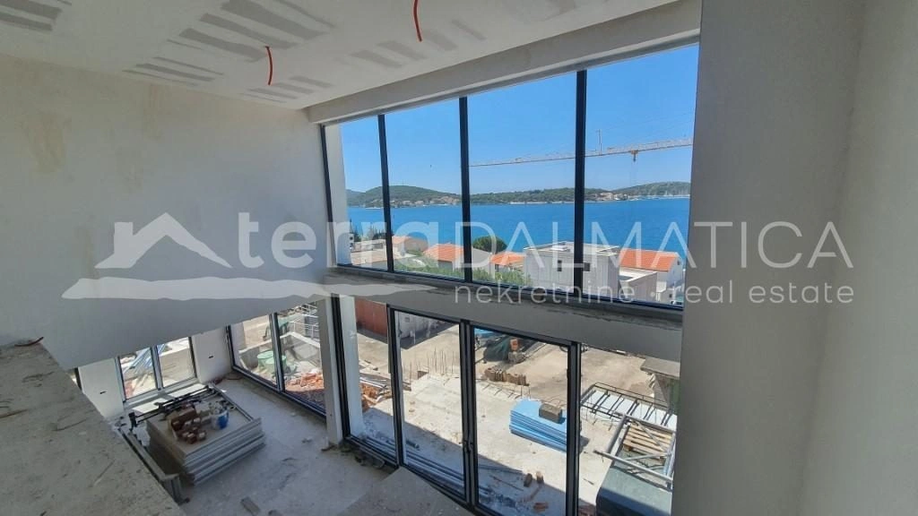 Rogoznica, eine Villa in einer neu erbauten Siedlung mit Meerblick