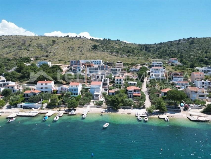 Rogoznica, eine Villa in einer neu erbauten Siedlung mit Meerblick