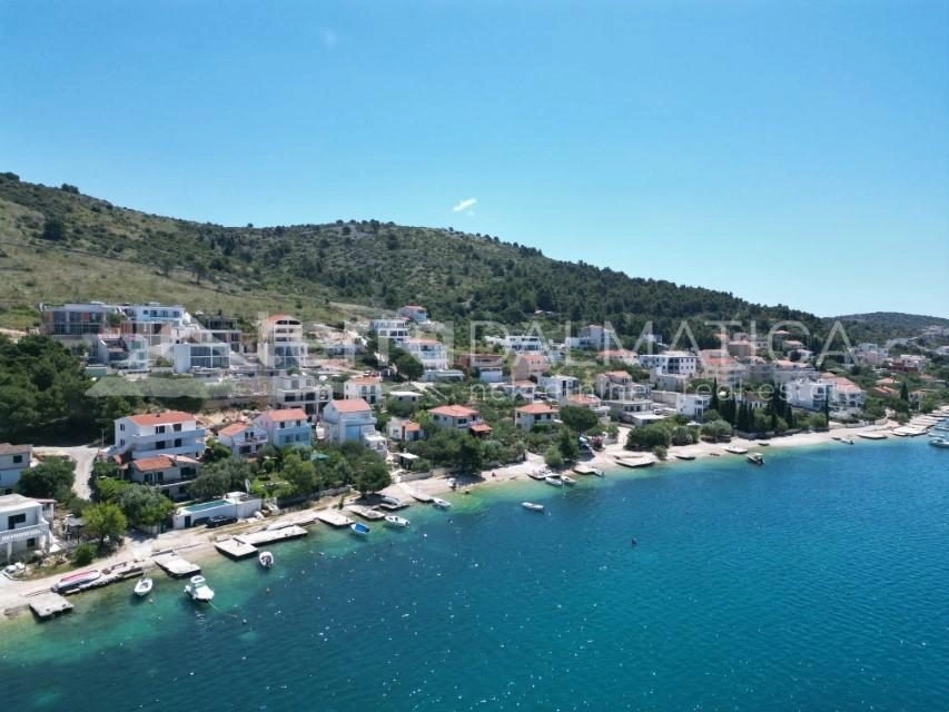 Rogoznica, eine Villa in einer neu erbauten Siedlung mit Meerblick