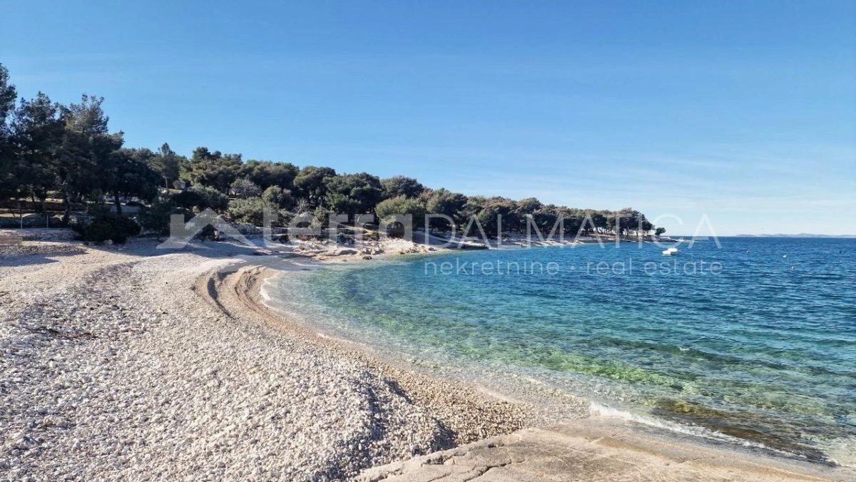 Primosten, Wohnung im Erdgeschoss mit zwei Schlafzimmern