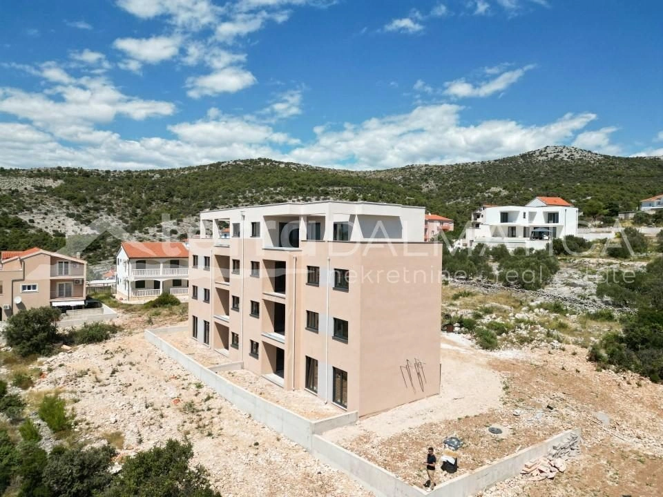 Primosten, Wohnung im Erdgeschoss mit zwei Schlafzimmern