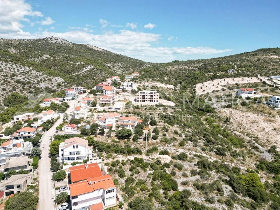 Primosten, Wohnung im Erdgeschoss mit zwei Schlafzimmern