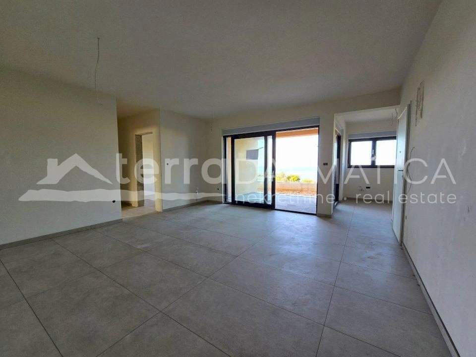 Primosten, Wohnung im Erdgeschoss mit zwei Schlafzimmern