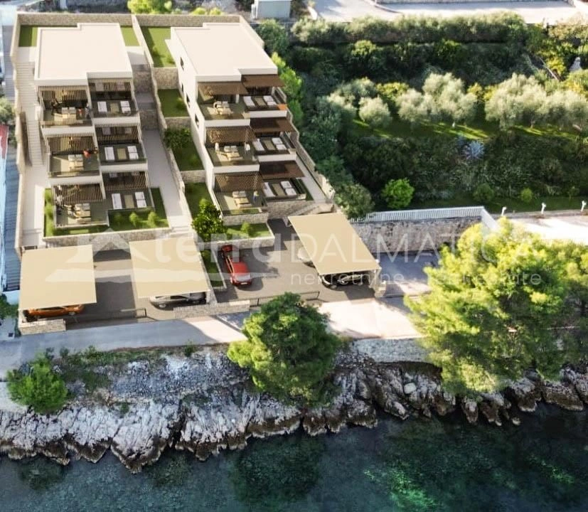 Umgebung von Sibenik, Sparadici, attraktive Ein-Zimmer-Wohnung am Meer