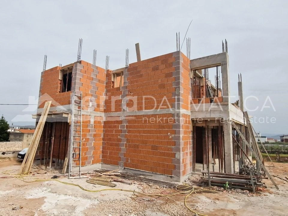 Vodice, moderne freistehende Villa mit Meerblick