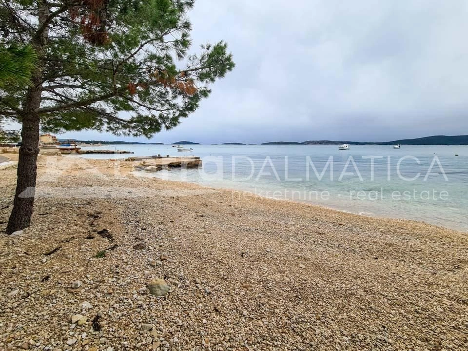 Brodarica, Wohnung in einem neuen Gebäude in der Nähe des Strandes