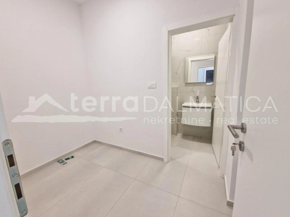 Vodice, Srima, Büroräume in erster Reihe zum Meer