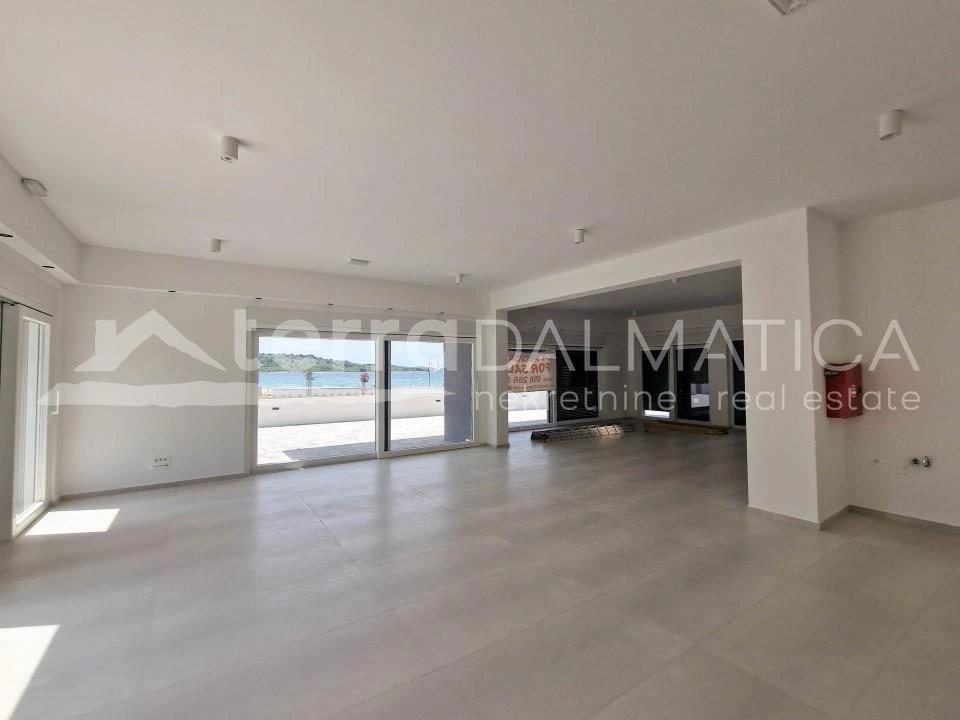 Vodice, Srima, Büroräume in erster Reihe zum Meer