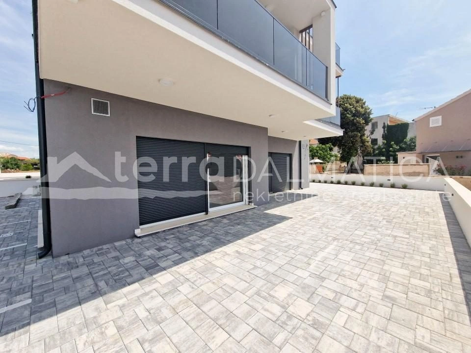 Vodice, Srima, Büroräume in erster Reihe zum Meer