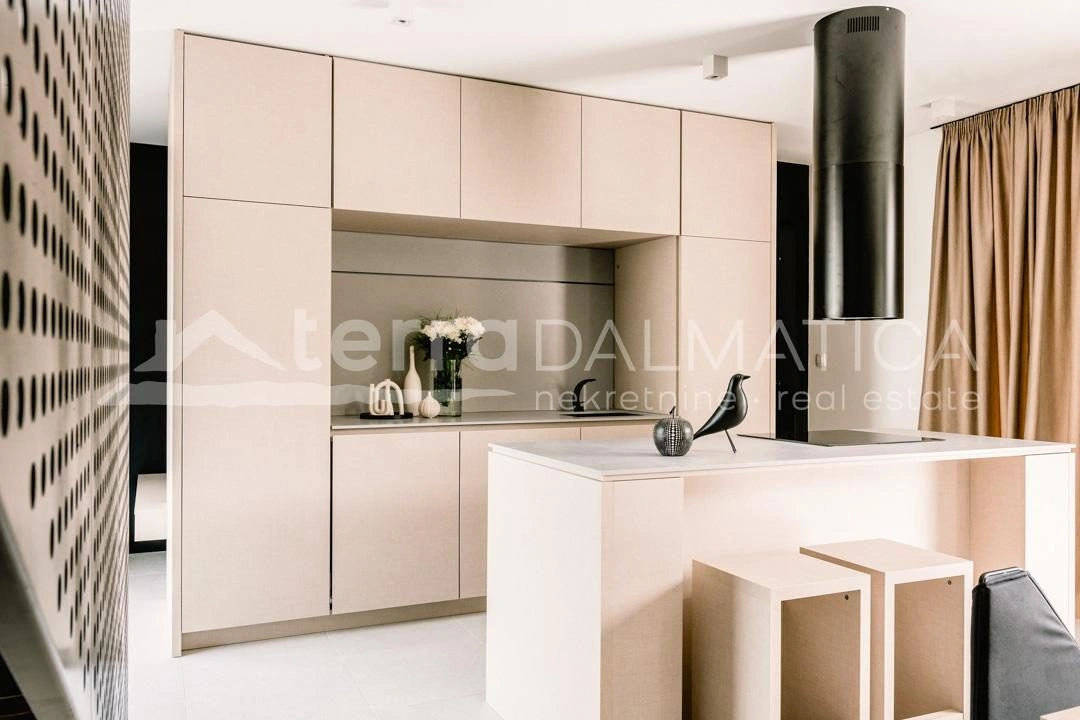 Vodice, Srima, luxuriöse Designervilla mit Swimmingpool, Whirlpool und Sauna