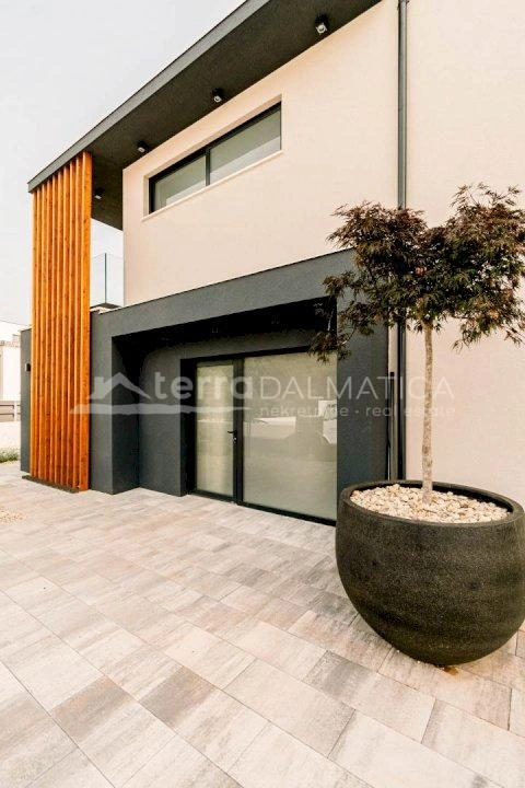 Vodice, Srima, luxuriöse Designervilla mit Swimmingpool, Whirlpool und Sauna